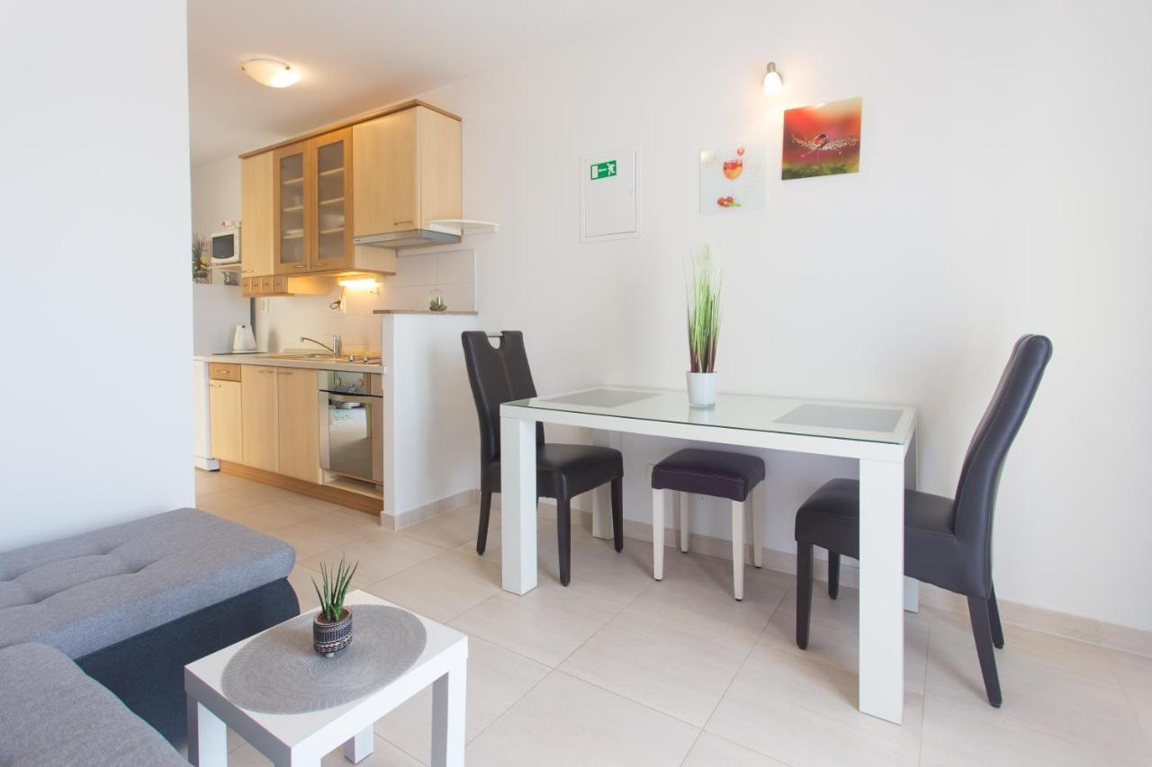 Apartments Bandic - 30 Meters To The Beach Трогір Екстер'єр фото