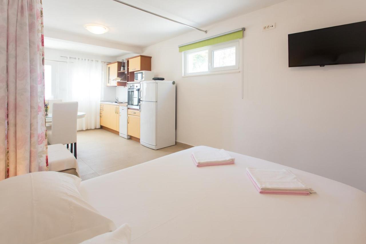 Apartments Bandic - 30 Meters To The Beach Трогір Екстер'єр фото